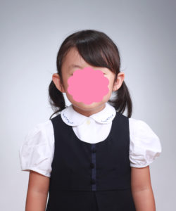受験写真　女児　おさげではない結わき方