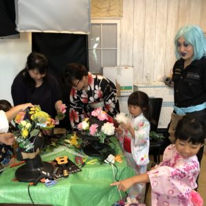 作業は大人が少しお手伝いします。