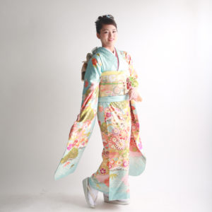 成人式の女性の写真の立ち姿。